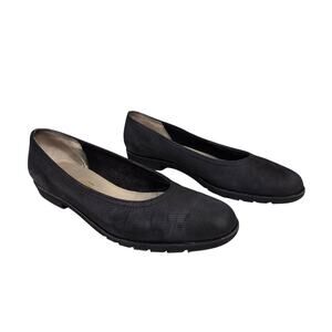 SALVATORE FERRAGAMO WOMEN’S BLACK SUEDE ROUND‑TOE COMFORT FLATS – SIZE 8 2A